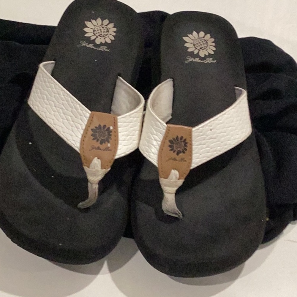 Yellowbox White and Black Flip Flops